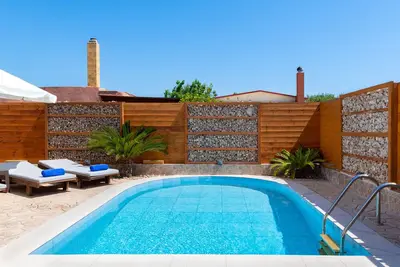 Image de Ifigeneia Villa à 400 mètres de la plage avec piscine privée