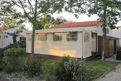 Image de chalet en bois des jardins de St Pierre