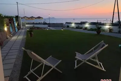 Appartement situé sur le littoral de Kokkinos Pirgos avec vue mer et plage.