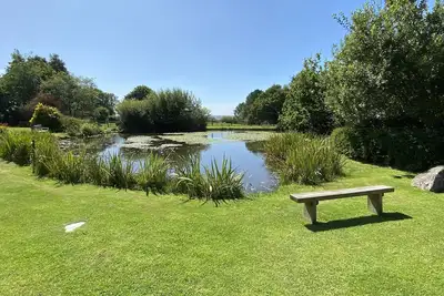 Image de Belle maison de campagne de 4 hectares - 2 lacs, jacuzzi, piscine extérieure et cols de club de santé