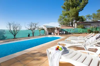 Image de 2al01 -Maison simple avec piscine privée située dans un quartier résidentiel très calme