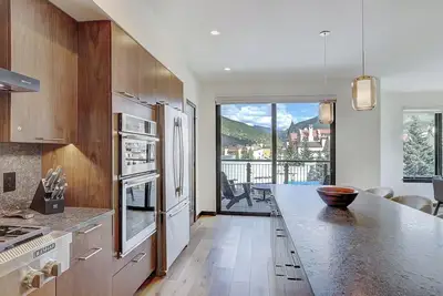 Image de The Lion Vail - 4 Br Modern Mountain Luxury - 2966 pieds carrés