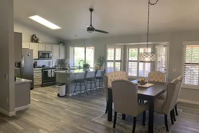 Image de Entièrement rénové 2019 dans Westbrook Village. . 2 chambres 2 salles de bain cour privée