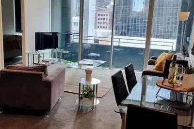 Image de Cbd, Collins St 2 lit, près de Southern Cross avec salle de sport, piscine et spa