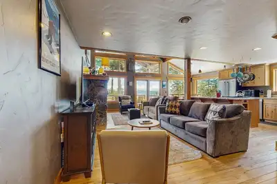 Image de Escapade à la montagne Schweitzer avec bain à remous privé et accès facile aux pistes de ski