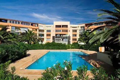 Image de Appartement 58m2 avec piscine sur place Ă 50m de la plage!