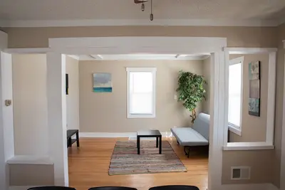Image de The Cozzy 3 Br House, spacieuse maison propre!