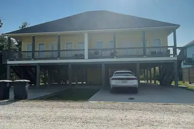 Image de Camp de luxe avec des vues incroyables sur l'eau!