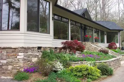 Image de Maison 4 chambres avec étang privé sur 18 acres à 15 minutes du Tiec