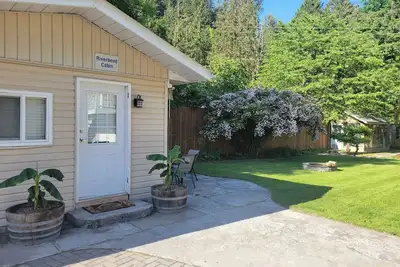 Image de Studio cabine pour 1-4 près de la rivière Chilliwack