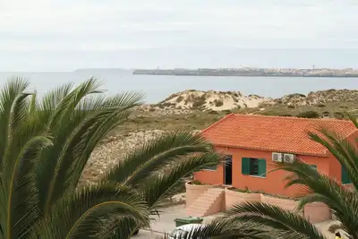 Image de Villa à Praia da Consolação sur le front de mer près de supertubos / baleal