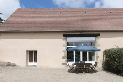 Image de Charmant Gîte avec Piscine, Jardin et Jeux Enfants près de St Pourçain/Sioule
