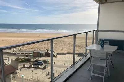 Image de Appartement rénové 1 chambre au bord de mer avec garage