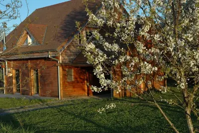 Image de Chalet familial avec piscine, jardin et activités près du vignoble de Saint-Pourçain