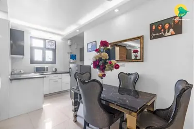 Image de 6bhk Apt. (2 nos de 3bhk au même étage dans un immeuble) à chattarpur, New Delhi