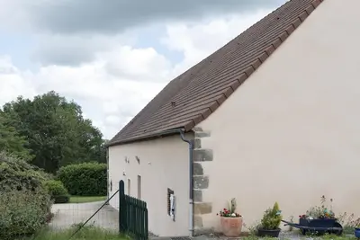 Image de Gîte indépendant avec piscine, grande terrasse, jardin, barbecue, proche St Pourçain/Sioule et Souvigny