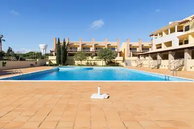 Image de Appartement moderne avec 2 chambres et 2 salles de bains dans un condominium privé