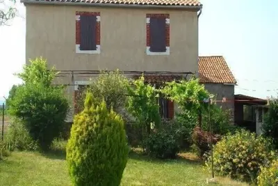 Image de Maison a la campagne prés d'un lac