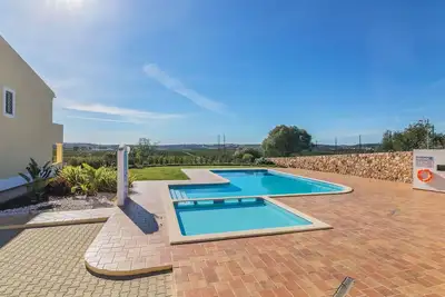 Image de Maison de vacances avec Wifi, climatisation, piscine, Tv, terrasse, vue panoramique, parking