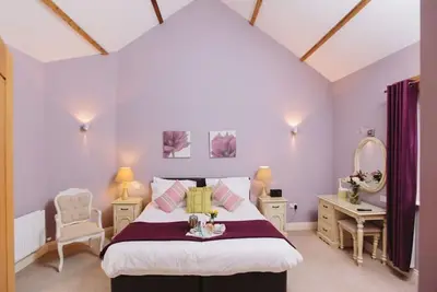 Image de Cottage de luxe 5 étoiles avec son propre jacuzzi privé.
