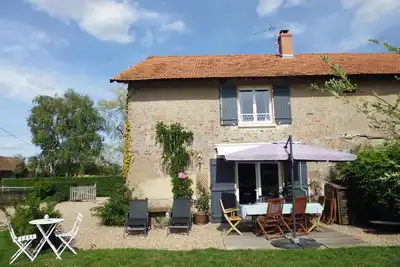 Maison champêtre rénovée avec cheminée, terrasse et jardin - Idéale pour familles et amis