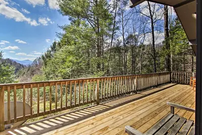 Image de Caché Mtn-View Cabin w / Deck-2 Mi à Gatlinburg!
