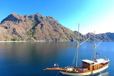 Image de rester sur le bateau pirate à Komodo, Indonésie