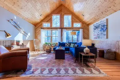 Image de Tallkabin \"Pine Cabin\" - Cabine en pin du milieu du siècle à moins de 2 heures de Minneapolis.