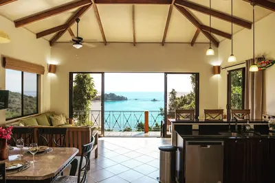 Image de Villa de luxe avec vue spectaculaire sur l'océan et la jungle depuis chaque chambre!