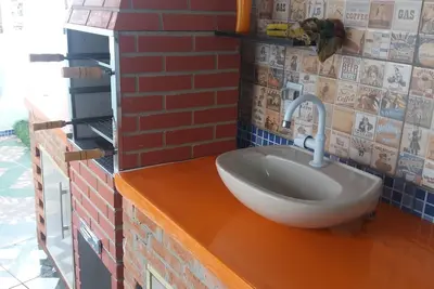 Image de Le château du voisinage. Hiver avec air chaud. Viens!