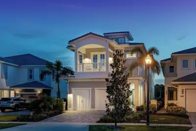 Image de Escapade Réunion | Piscine faisant face à l'ouest, pub anglais, salle de jeux, salle de jeux secrète