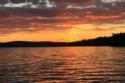 Image de Bord de lac, couchers de soleil, sérénité dans une maison de charme sur Panther Pond
