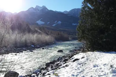 Image de Guest House par la rivière Chilliwack-6 personnes. Randonnée pédestre, rafting, pêche et plus!