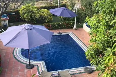 Image de Encantadora Casa Con Lindas Zonas Verdes