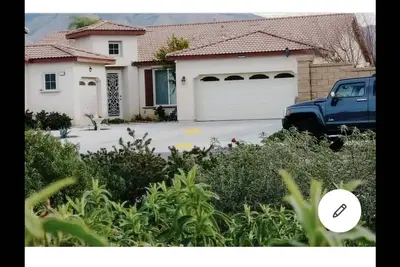 Image de Confortable 1 lit 1 salle de bain mère en maison de loi. [attacher la maison]