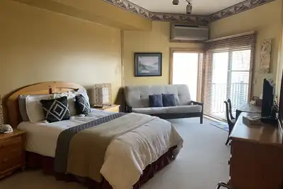 Image de Studio 1105 à Longhollow Point Inn