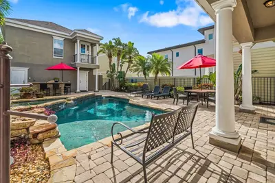 Image de Le603x - 4/4. 5, piscine, cuisine d'été pour barbecue, parc aquatique gratuit, vue sur le golf près de Disney