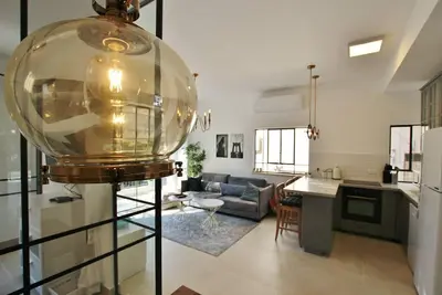 Image de Stunning Designer 2 Bd Apt - Tlr Central