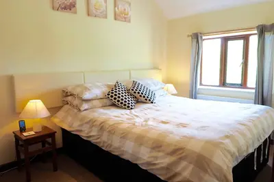 Image de Un chalet confortable d'une chambre situé dans la vallée idyllique de Glamorgan - animaux acceptés