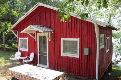 Image de 2 chambres, 1 cabine de bain sur un lac entièrement récréatif