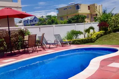 Image de Cardamon Villa est une villa de luxe de 2 chambres à 150 mètres de la plage.