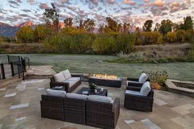 Image de Belle maison à Jackson avec de magnifiques vues sur Teton, bain à remous, foyer