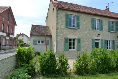 Image de Charmante maison rénovée avec jardin clos, 3 chambres, proche sites touristiques et villlage médiéval
