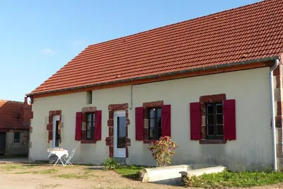 Image de Grande maison moderne avec jardin, près de châteaux et du Parc Le Pal