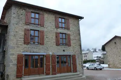 Image de **Charmant Atelier Rénové, Jardin & Terrasse, Proche Ski et Vichy**