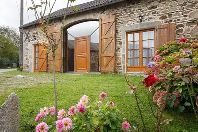 Image de Gîte montagnard avec 3 chambres, jardin clos, terrasse couverte, animaux acceptés, proche Vichy.