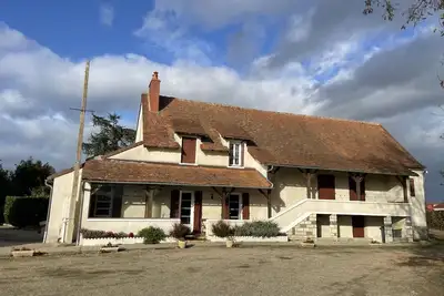Image de Maison spacieuse avec jardin clos, piscine privative et sauna, proche centre de Saint-Pourçain