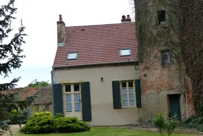 Image de Maison de charme avec cheminée et jardin à Dompierre-sur-Besbre