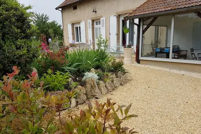 Image de Gîte familial rénové à la campagne avec jardin, 4 chambres, proche loisirs et attractions