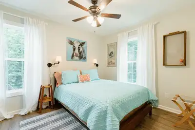 Image de Living Water Retreat # 2 - Superbe maison de retraite neuve - 3 km de Tiec